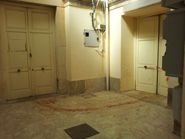 Siracusa, la camera mortuaria del cimitero come un mattatoio: la denuncia esplode sui social