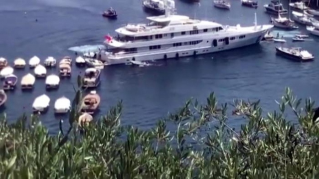 Uno yacht di 50 metri investe una dozzina di barche a Portofino