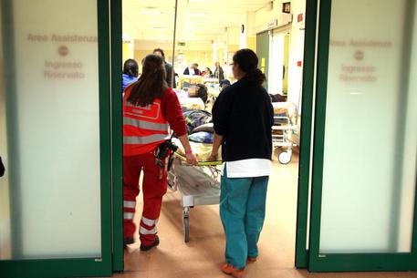 Nel Ferrarese, partorisce in casa e nasconde neonato nel freezer