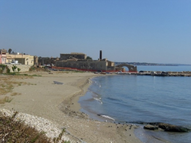 Avola, il cadavere di un uomo nelle acque della Loggia