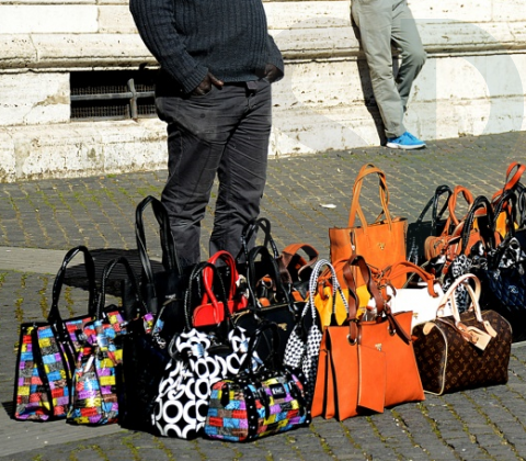 Siracusa, abusivismo commerciale: domani vertice tra Comune e commercianti