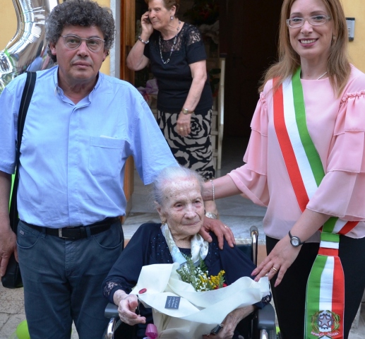 Rosolini festeggia i 100 anni della signora Assunta