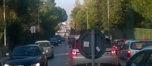 Siracusa, traffico paralizzato all'ingresso sud: lavori per gusto elettrico