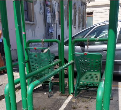 Siracusa, i carrelli al mercato di Ortigia: in fumo 7.000 euro