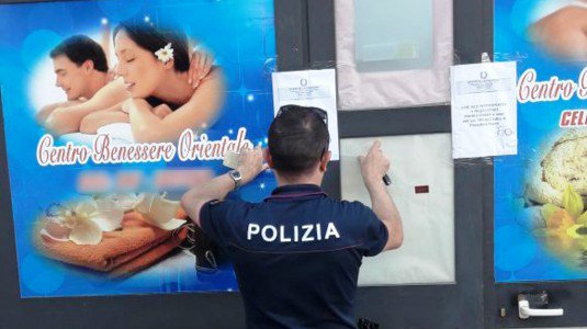 Palermo, sequestrato centro benessere a luci rosse