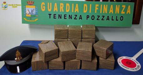 Pozzallo, un 47enne scoperto con 15 chili di hashish