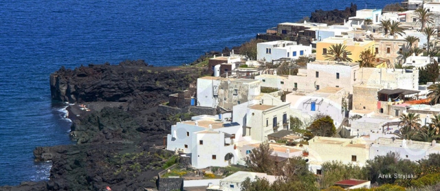 Stromboli, muore un turista: forse punto da una zecca