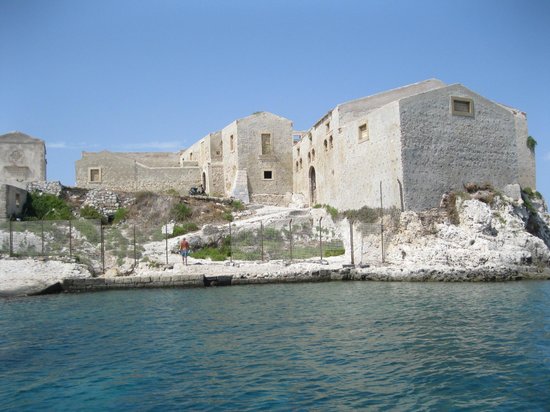 Siracusa, vandali alla Tonnara di Santa Panagia: Vinciullo "Interventi subito"