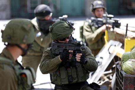 Cisgiordania, blitz di Israele che arresta 25 capi di Hamas