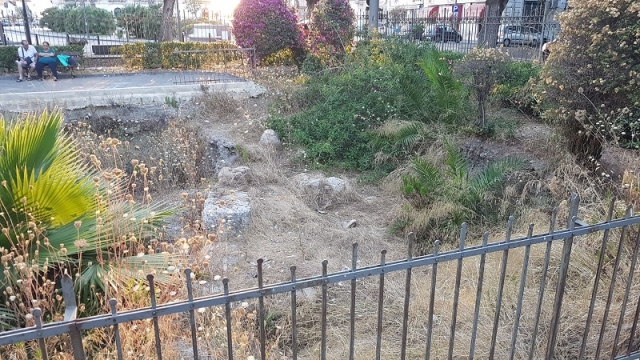 Il Foro Siracusano terra di nessuno invaso da insetti, sporcizia e spacciatori