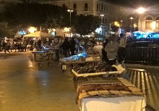Siracusa, abusivismo commerciale: blitz della Polizia in Ortigia