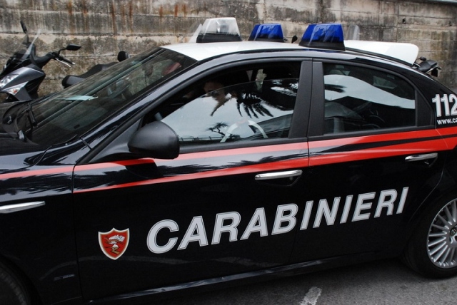 Aci Castello, picchia la moglie incinta: arrestato