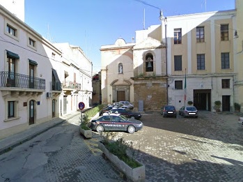 Augusta, si appostava nei supermercati per palpeggiare minorenni