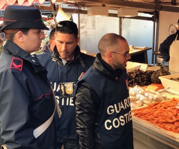 Siracusa, carenze igieniche: chiuso un ristorante