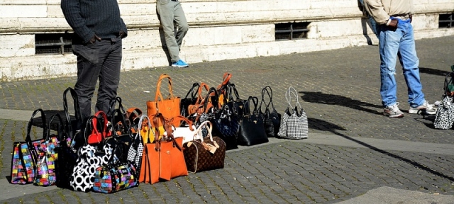 Siracusa, abusivismo commerciale: 9 sanzioni