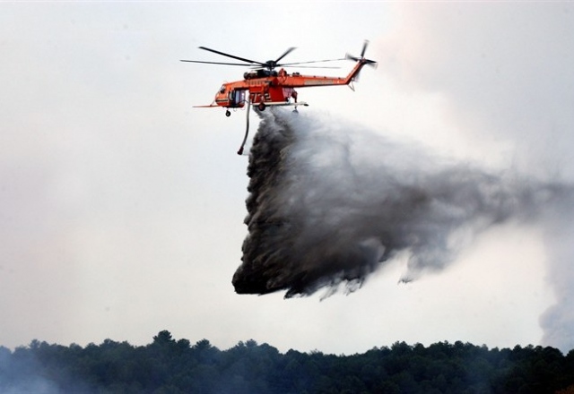 Incendi, la Regione firma convenzioni per 3 elicotteri