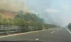 Priolo, colonna di fumo dall'area Lukoil