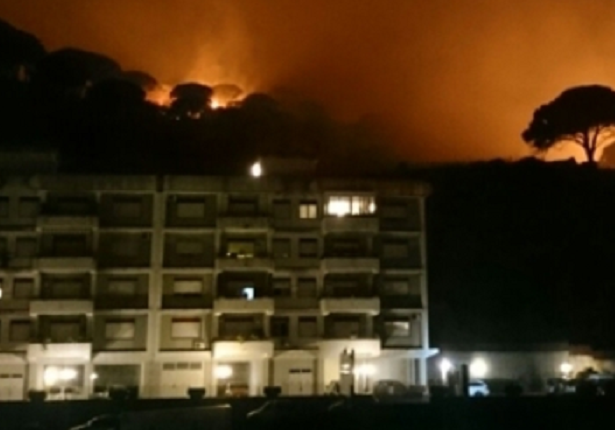 Messina, continua l'incubo incendi: vigili del fuoco al lavoro tutta la notte