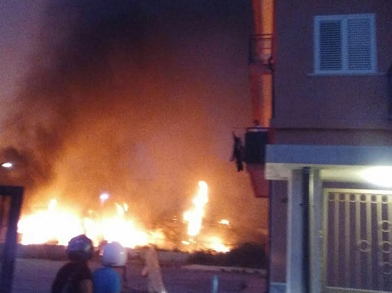 Siracusa, incendi ovunque in città anche a ridosso dei palazzi: alta tensione