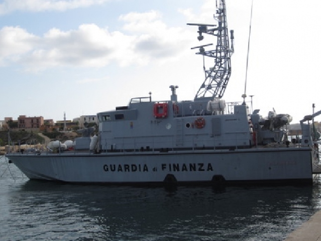 Capo Passero, barca a vela con 50 migranti