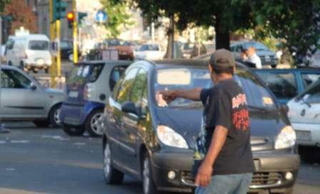 Avola, parcheggiatori abusivi a 15 anni