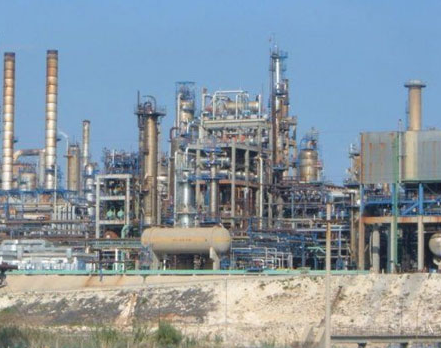 Siracusa, sequestro impianti: la replica di Esso e Isab