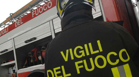 Siracusa, incendio in una villetta di via Olanda