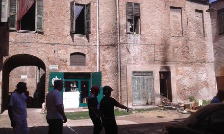 Ferrara, uccide moglie e figlio e si suicida