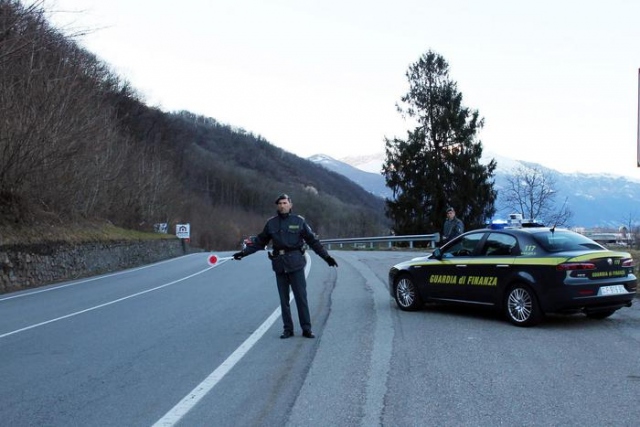 Corruzione e appalti pilotati: arrestato sindaco Torre del Greco