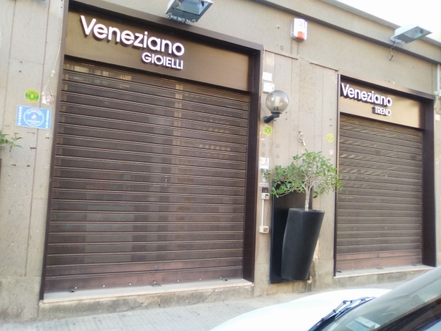 Siracusa, rapina in gioielleria: 1000 euro di bottino