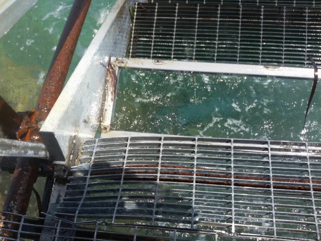 Siracusa, solarium scoglio dei Due Fratelli: cede un gradino