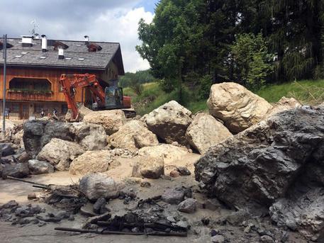 Frana in Svizzera, dispersi 8 escursionisti