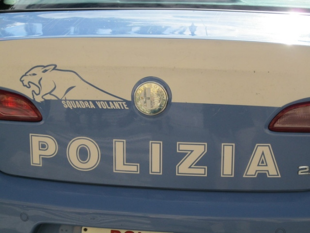 Palermo, narcotizzano famiglia e la derubano