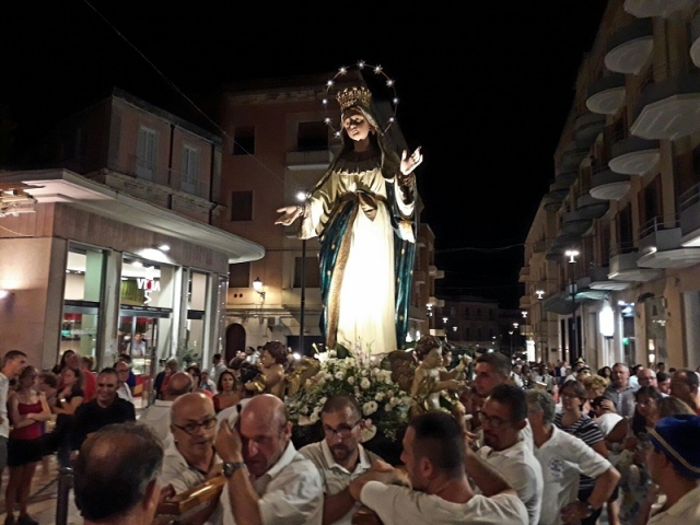 Siracusa, grande partecipazione alla processione della Madonna dell'Assunta