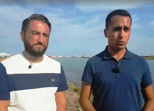 Di Maio al Porto di Augusta: "Tra gli scafisti e l'Italia scelgo l'Italia"