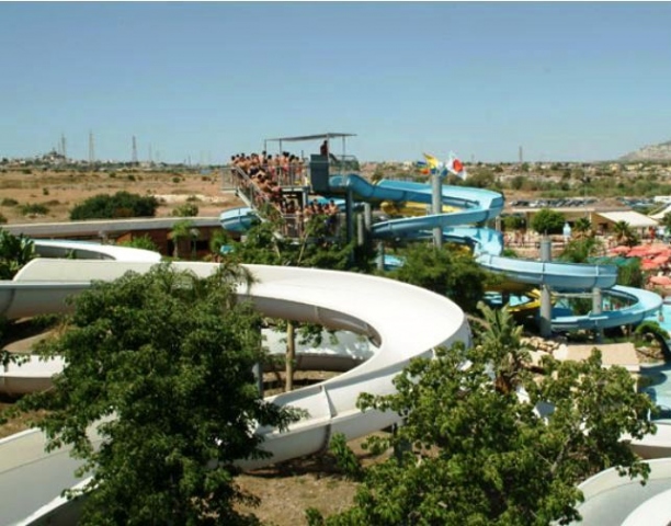 Siracusa, sorpresi tre catanesi intenti a rubare pc e tv all'interno dell'Acquapark