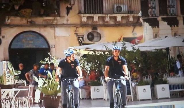 Siracusa, fa esplodere petardi in Ortigia e viene denunciato