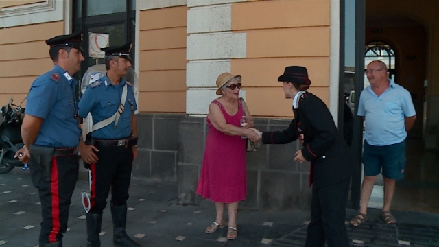 Siracusa, caldo rosso: i Carabinieri accanto al cittadino