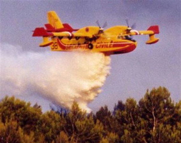 Incendi in Sicilia, elicotteri hanno sganciato 120mila litri acqua