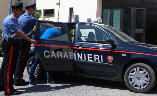 Siracusa, ubriaco si oppone a controllo dei Carabinieri: finisce in manette