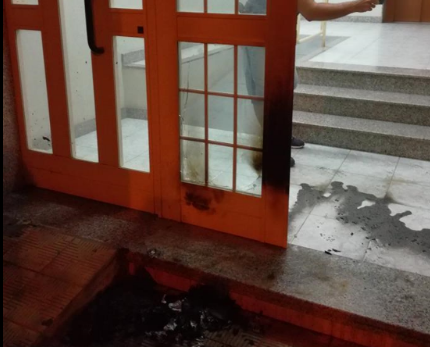 Siracusa, intimidazione a Cassibile: a fuoco portone Circoscrizione