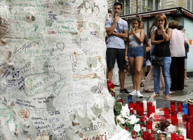 Barcellona, si stringe cerchio sul killer: '120 bombole per colpire'