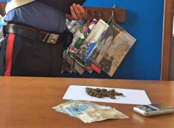 Agnone Bagni, 21enne arrestato per detenzione e spaccio