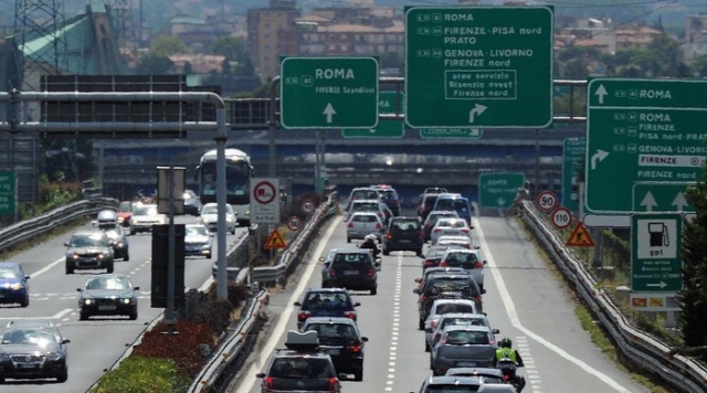 Traffico intenso per il 'ponte' di Ferragosto in tutta Italia