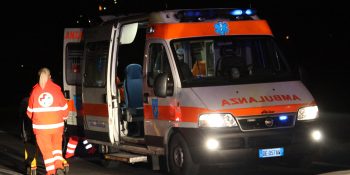 Nell'Agrigentino, 20enne finisce con l'auto in una scarpata