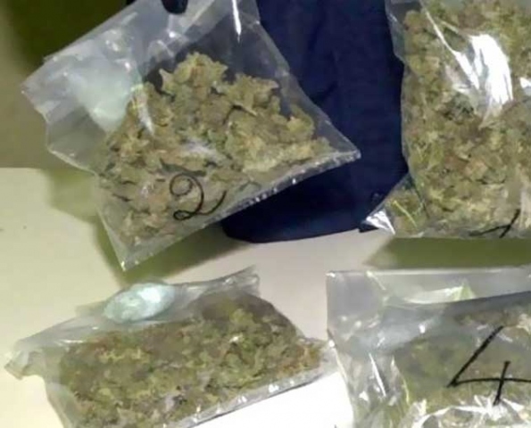 Siracusa, dai domiciliari continuava a spacciare: arrestato