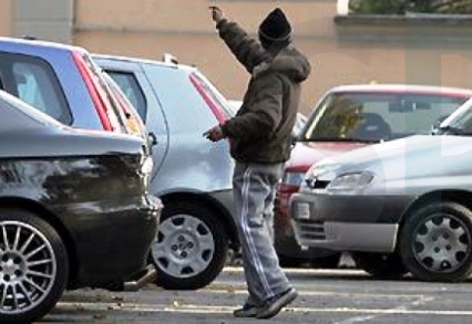 Siracusa, parcheggiatori abusivi: interventi a tutto campo della Polizia