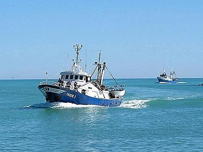 Mazara del Vallo, 2 pescherecci attaccati da imbarcazione tunisina