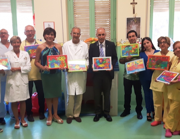 Siracusa, donati 10 quadri al reparto di pediatria