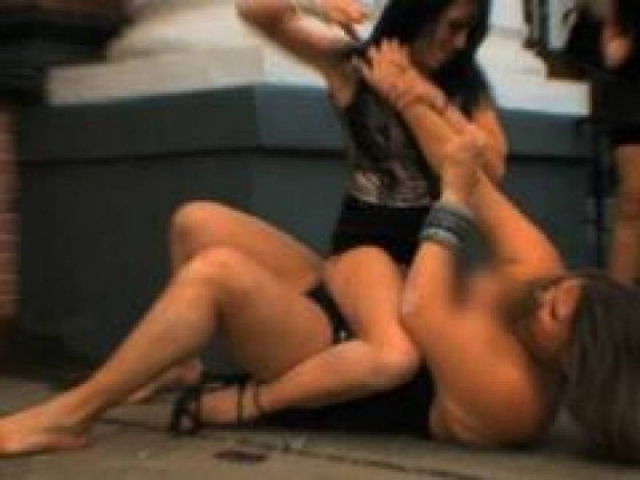 Siracusa, si contendono uomo: sedato litigio tra donne